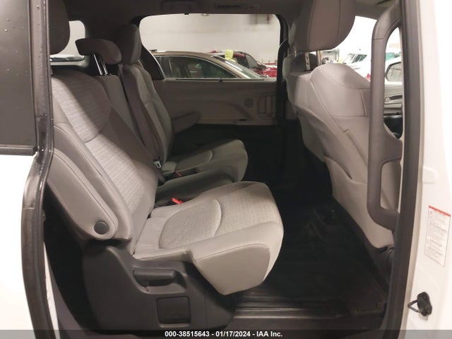 Toyota SIENNA LE 2022 5TDBRKEC4NS084583 Image 8