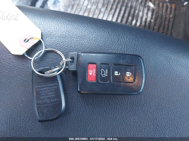 Toyota RAV4 SE 2018 JTMJFREV4JJ726693 Image 11