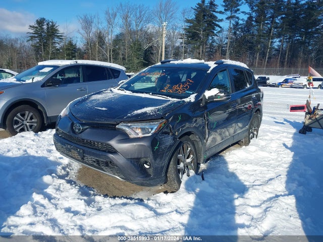 Toyota RAV4 SE 2018 JTMJFREV4JJ726693 Image 2