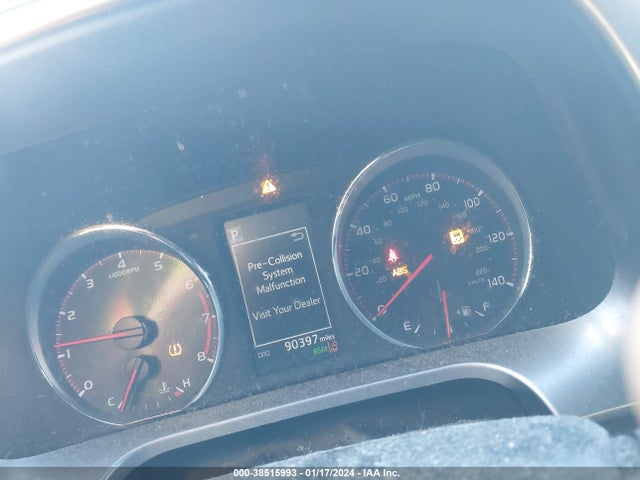 Toyota RAV4 SE 2018 JTMJFREV4JJ726693 Image 7