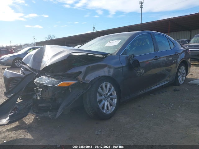 Toyota CAMRY 2018 4T1B118KXJU657752 Image 2