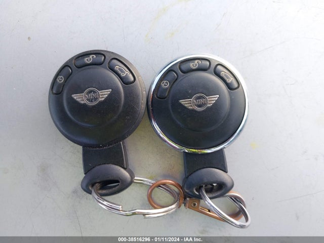 2007 MINI COOPER S WMWMF73527TL90055 Photo 10