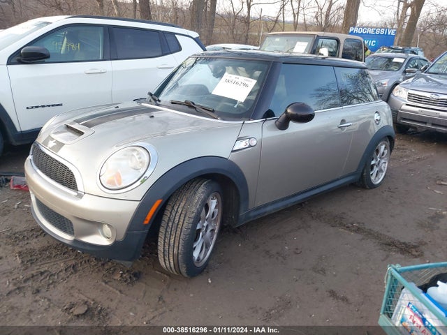 2007 MINI COOPER S WMWMF73527TL90055 Photo 1