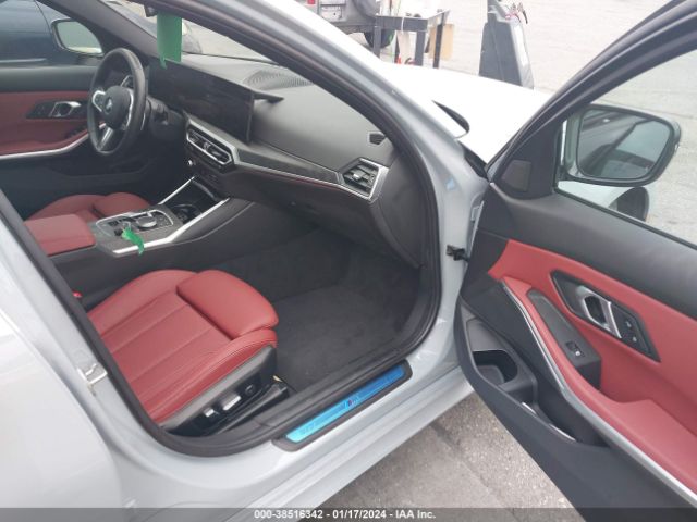 3MW69FF08R8D87648 BMW 3 Series 330i