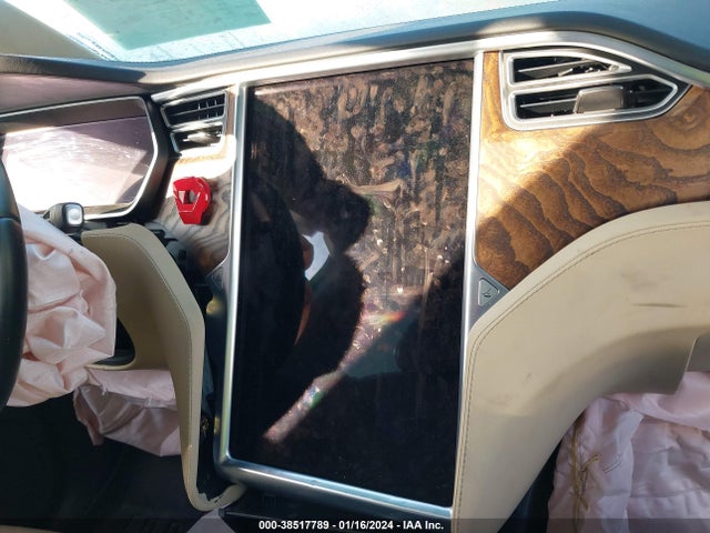 Tesla Model X 60d/70d/75d/90d 2016 5YJXCAE23GF031244 Image 17