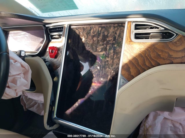Tesla Model X 60d/70d/75d/90d 2016 5YJXCAE23GF031244 Image 7