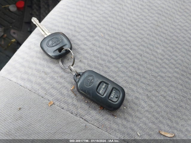 2005 TOYOTA COROLLA LE VIN: 2T1BR32E45C435044