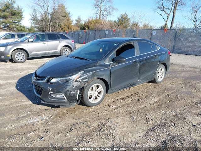 Chevrolet Cruze Lt Auto 2018 1G1BE5SM4J7106248 Image 2