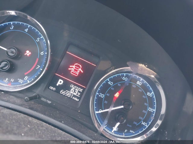 Toyota COROLLA LE 2018 5YFBURHE7JP830872 Image 15