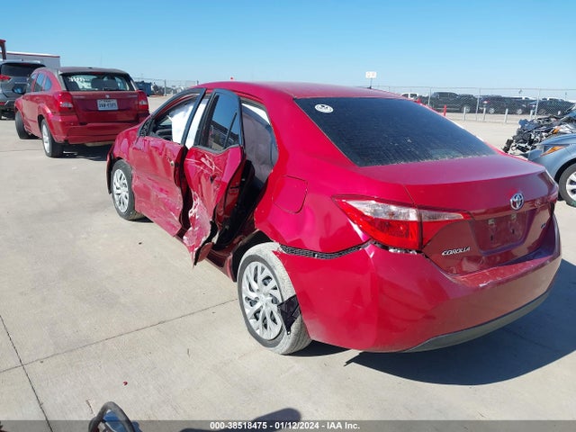 Toyota COROLLA LE 2018 5YFBURHE7JP830872 Image 3