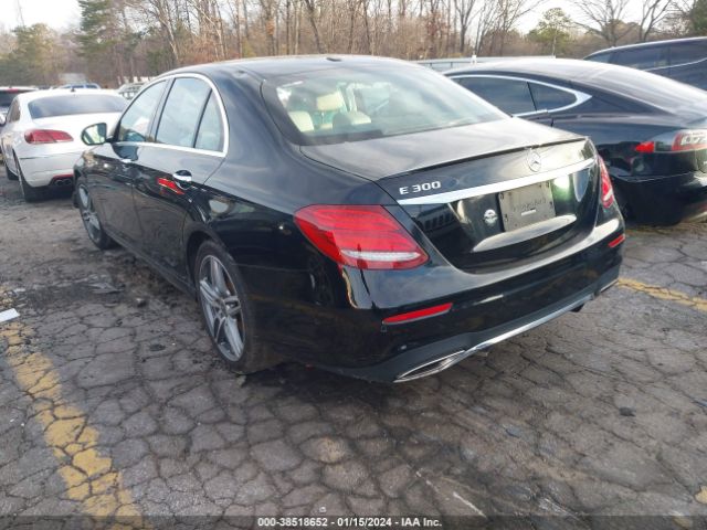 2019 MERCEDES-BENZ E 300 WDDZF4JB6KA579009 Photo 2