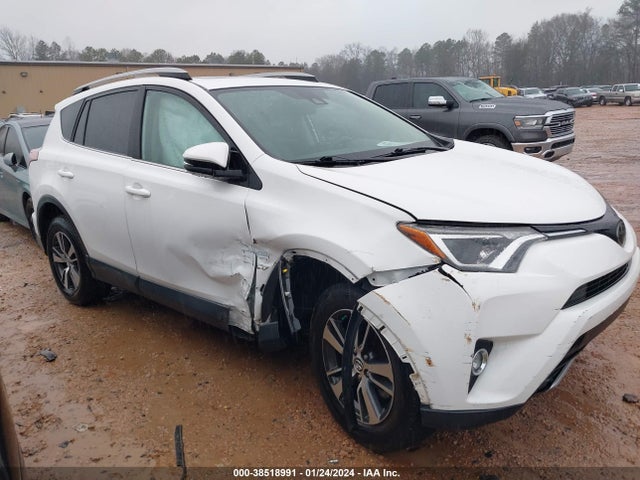 2018 TOYOTA RAV4 XLE VIN: 2T3RFREV3JW843007