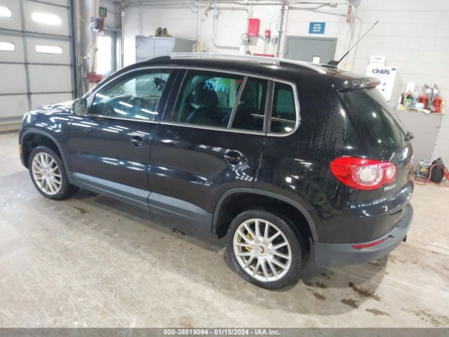 2011 VOLKSWAGEN TIGUAN WVGBV7AXXBW547951 Photo 2