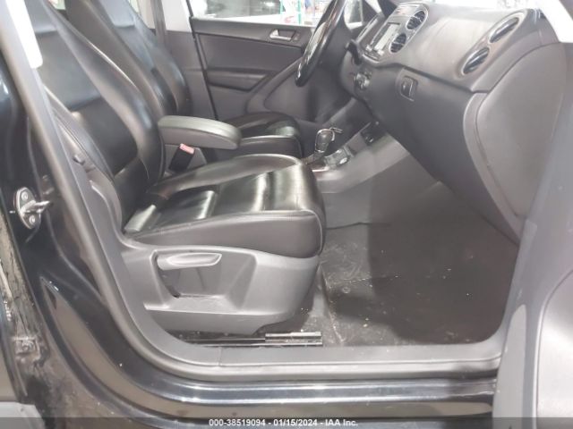 2011 VOLKSWAGEN TIGUAN WVGBV7AXXBW547951 Photo 4