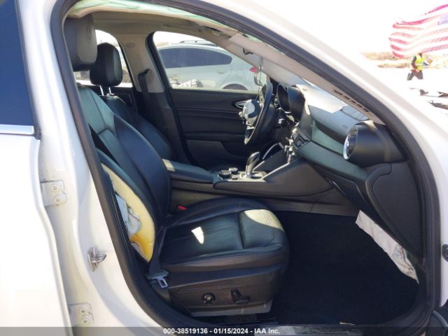 ZARFAEBNXJ7562919 Alfa Romeo Giulia Rwd