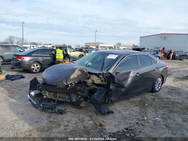 Toyota CAMRY LE 2015 4T4BF1FK6FR450891 Image 2