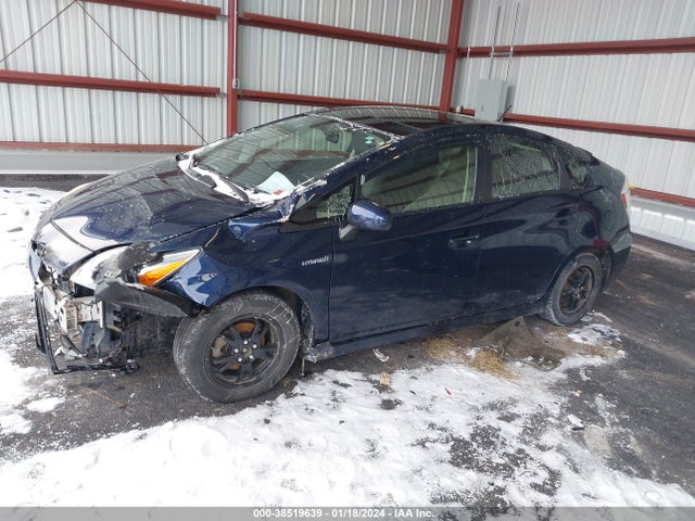 Toyota Prius Three 2014 JTDKN3DU6E1758127 Image 2