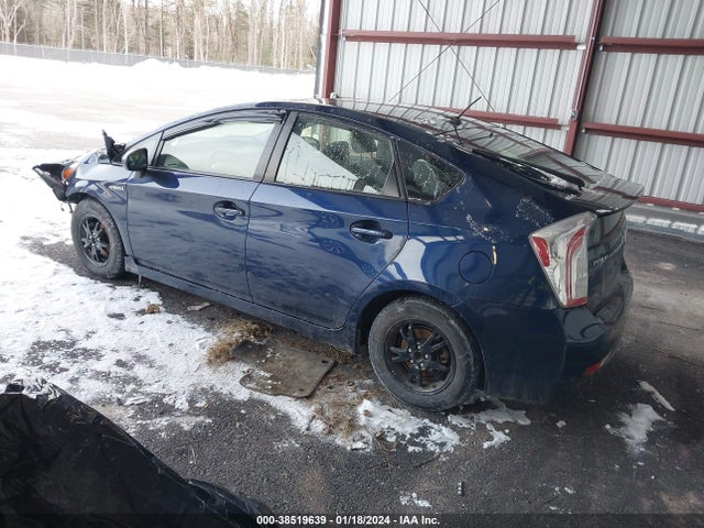Toyota Prius Three 2014 JTDKN3DU6E1758127 Image 3