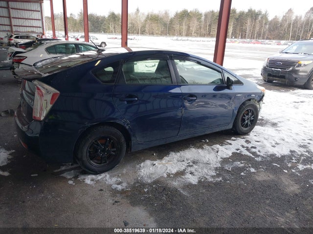 Toyota Prius Three 2014 JTDKN3DU6E1758127 Image 4