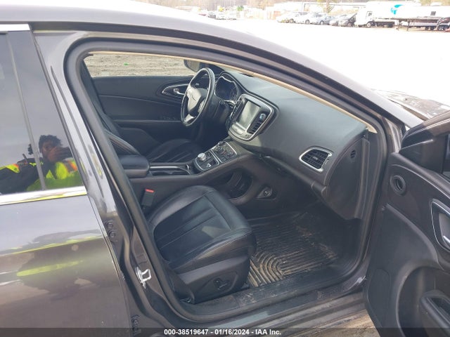 Chrysler 200 Limited Platinum 2017 1C3CCCAB6HN500303 Image 5