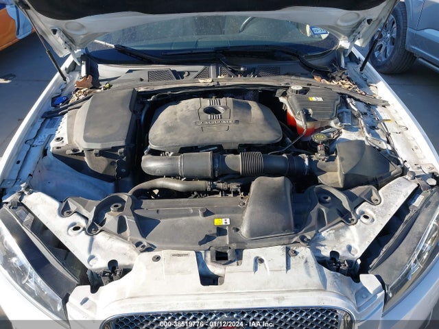 2015 JAGUAR XF SAJWA0FS3FPU67513 Photo 9