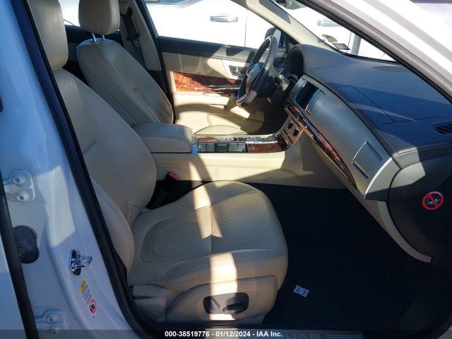 2015 JAGUAR XF SAJWA0FS3FPU67513 Photo 4