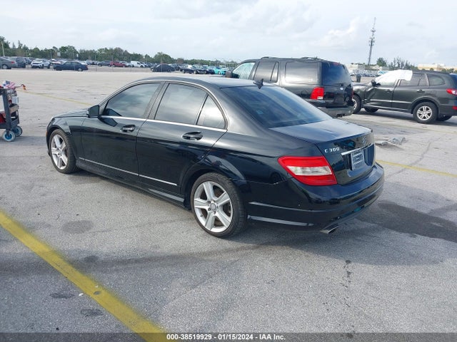 2011 MERCEDES-BENZ C 300 LUXURY/SPORT VIN: WDDGF5EBXBA509309