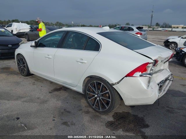 Volvo S60 T5 Drive-e Premier 2016 YV126MFK1G2397668 Image 3