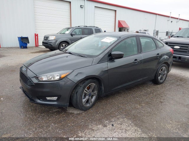 Ford FOCUS SE 2018 1FADP3FE1JL204586 Image 2