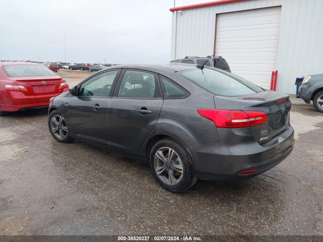 Ford FOCUS SE 2018 1FADP3FE1JL204586 Image 3