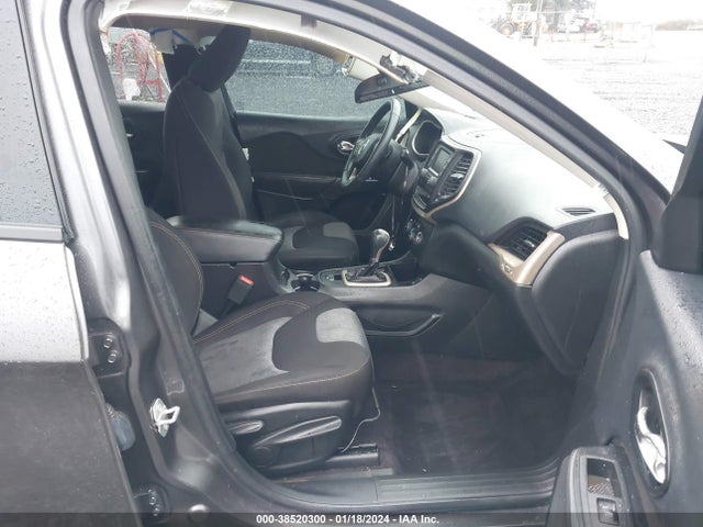 1C4PJLAS2GW370614 Jeep Cherokee Altitude