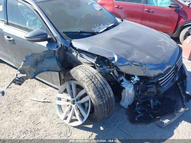 1VWLA7A35KC011201 Volkswagen Passat 2.0t Wolfsburg Edition