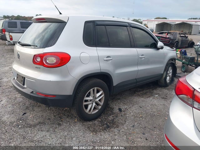 2011 VOLKSWAGEN TIGUAN S VIN: WVGAV7AX6BW538420