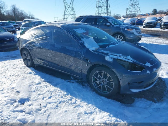 38521329 :رقم المزاد ، 5YJ3E1EB1KF386026 vin ، 2019 Tesla Model 3 Long Range/performance مزاد بيع