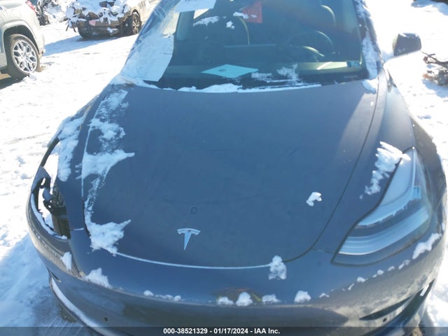 38521329 :رقم المزاد ، 5YJ3E1EB1KF386026 vin ، 2019 Tesla Model 3 Long Range/performance مزاد بيع