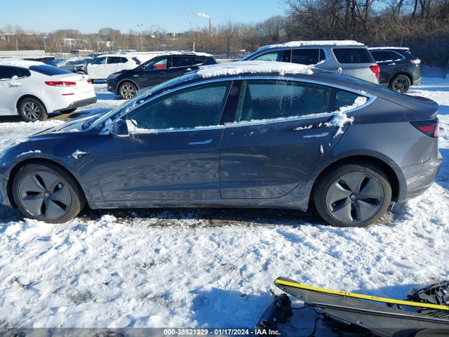 38521329 :رقم المزاد ، 5YJ3E1EB1KF386026 vin ، 2019 Tesla Model 3 Long Range/performance مزاد بيع