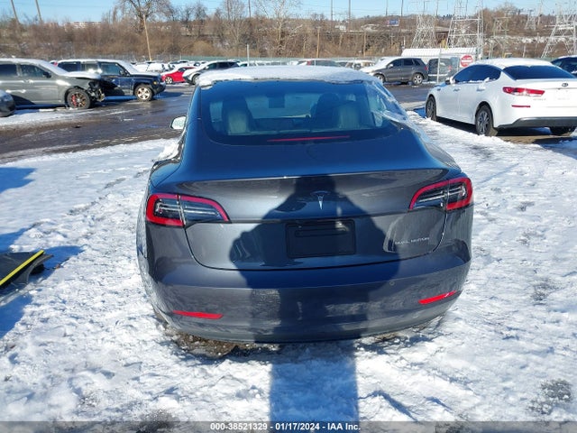38521329 :رقم المزاد ، 5YJ3E1EB1KF386026 vin ، 2019 Tesla Model 3 Long Range/performance مزاد بيع