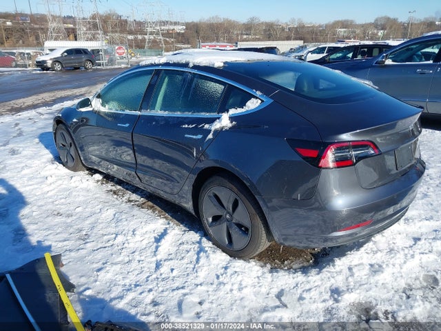 38521329 :رقم المزاد ، 5YJ3E1EB1KF386026 vin ، 2019 Tesla Model 3 Long Range/performance مزاد بيع