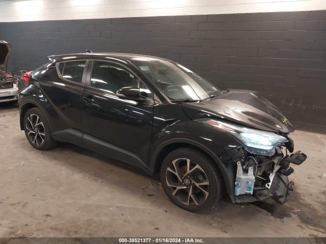 Toyota C-HR XLE 2021 NMTKHMBX5MR127296 zdjęcie główne
