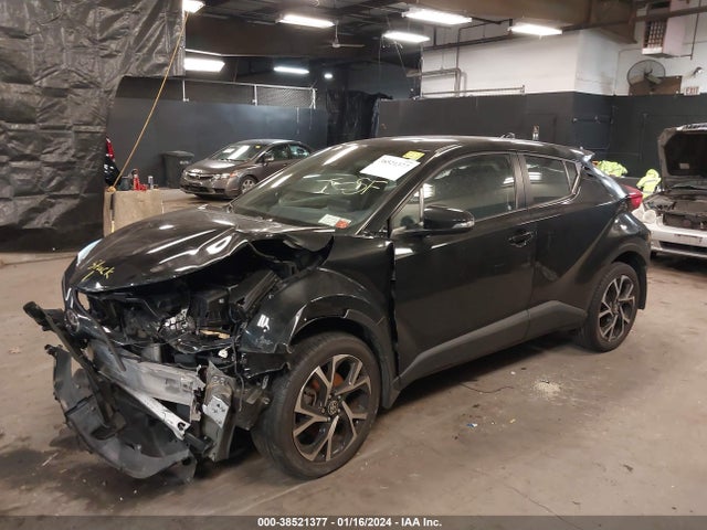 Toyota C-HR XLE 2021 NMTKHMBX5MR127296 Image 2