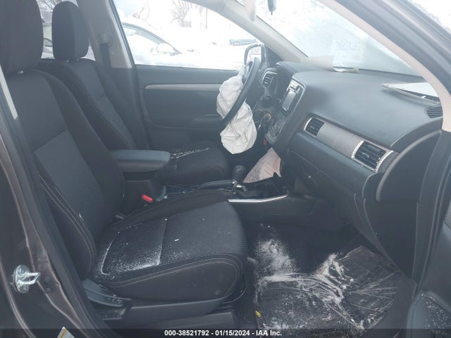 JA4AD2A38HZ052801 Mitsubishi Outlander Es
