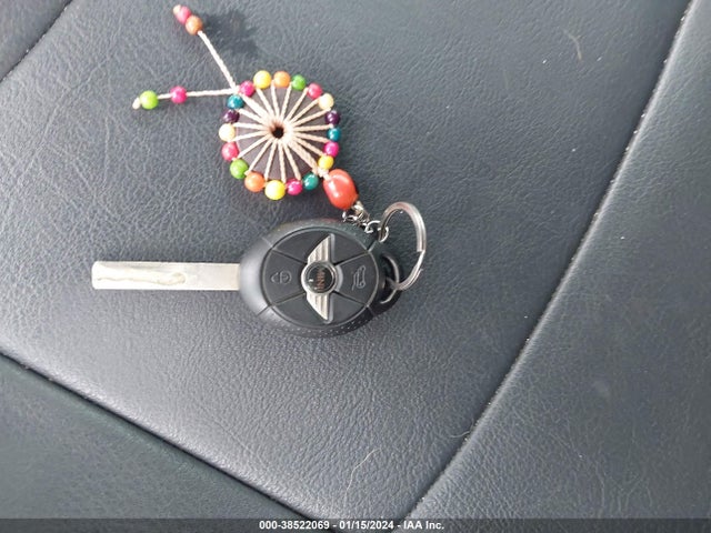 2006 MINI COOPER S WMWRH33526TL93156 Photo 10