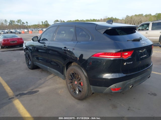 2017 JAGUAR F-PACE SADCK2BVXHA070692 Photo 2