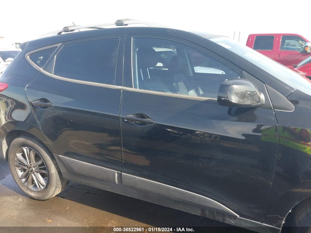 KM8JU3AG1FU068231 Hyundai TUCSON SE