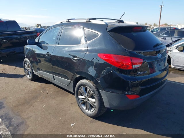 KM8JU3AG1FU068231 Hyundai TUCSON SE
