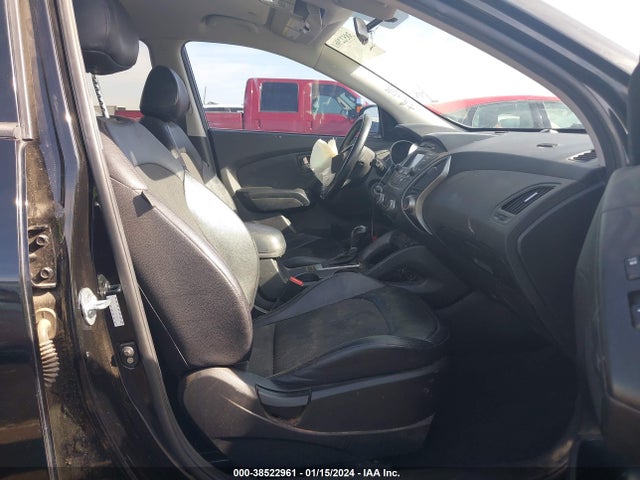 KM8JU3AG1FU068231 Hyundai TUCSON SE