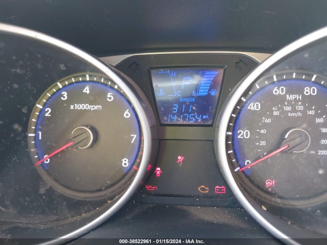 KM8JU3AG1FU068231 Hyundai TUCSON SE