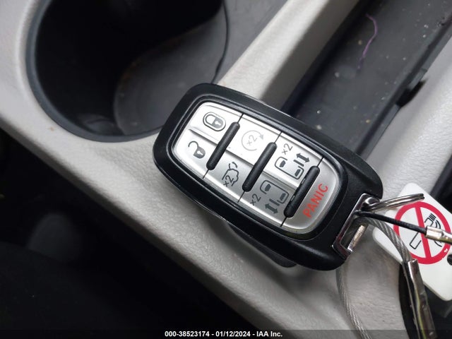 2C4RC1CG0NR223844 Chrysler Voyager Lx