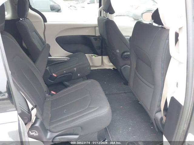 2C4RC1CG0NR223844 Chrysler Voyager Lx