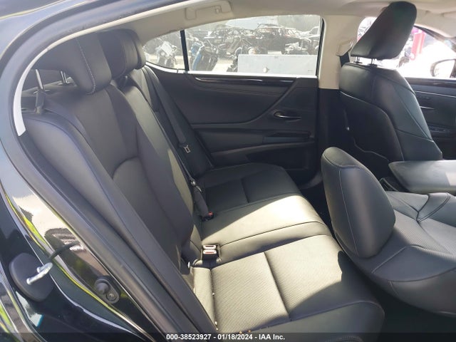 58ADA1C17MU007992 Lexus ES 300H